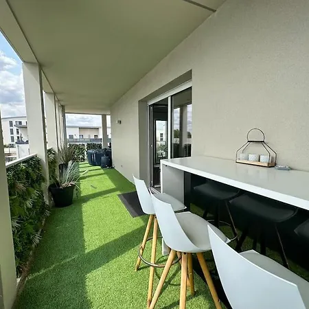 Loggia 2 Apartment